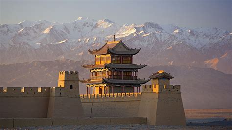  La Porte de Jiayuguan : Une sentinelle du désert aux secrets fascinants !