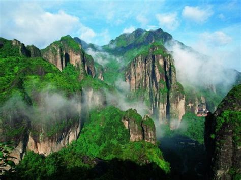  Le Mont Yandang : Un joyau naturel sculpté par le temps et enveloppé de légendes !