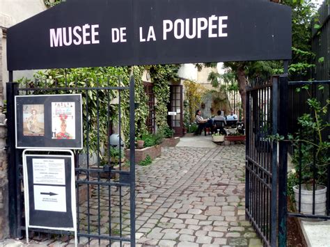  Le Musée de la Poupée Antique : Un Voyage Magique à Travers le Temps !